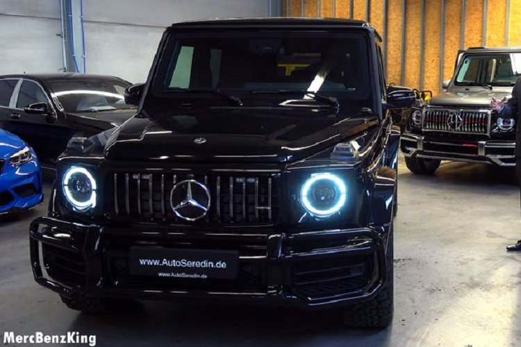 Bên cạnh đó, mâm xe và lốp xe Mercedes-AMG G63 độ Armored Guard được chế tạo đặc biệt với khả năng chịu được những cú va chạm trực tiếp và hỗ trợ tài xế thoát ra ngoài an toàn.
