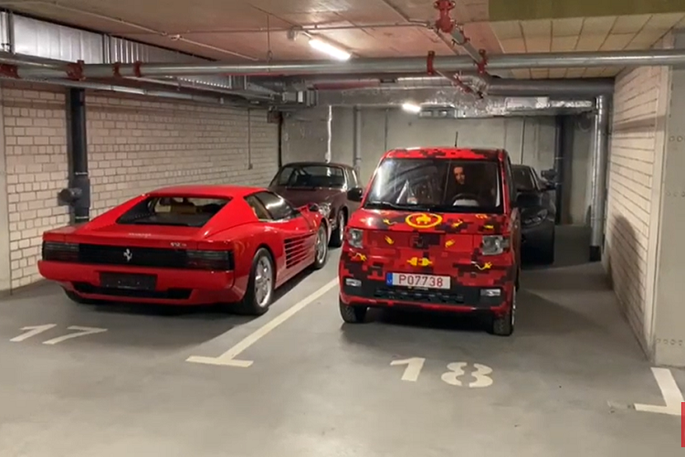 “Chúng tôi thay đổi đèn halogen thành đèn LED và nhận được những gì chúng tôi cần – khoảng cách xa hơn. Thêm vào đó, chúng tôi cũng đã thực hiện một số nâng cấp hệ thống điện,” Yankelovich nói.