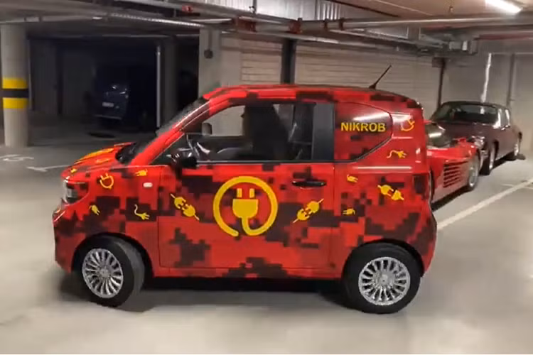 Dartz FreZe Nikrob giá rẻ cũng sẽ nhận được một số trang bị khác biệt để tương thích hơn với thị trường châu Âu, ví như cụm đèn pha mới với đèn chạy ban ngày. Trước đó, công ty cũng cho biết họ đang tìm cách bổ sung túi khí và kiểm soát cân bằng điện tử. Tất cả những sự nâng cấp này có thể giải thích cho việc tăng giá so với Wuling.