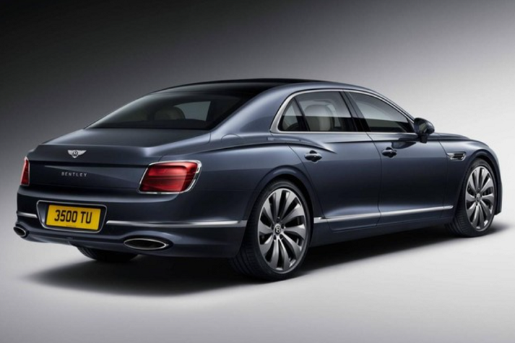 "Trái tim" này sẽ kết hợp cùng hộp số tự động ly hợp kép ZF 8 cấp, nhờ đó, xe siêu sang Bentley Flying Spur V8 có thể tăng tốc từ vị trí xuất phát lên 100 km/h chỉ trong thời gian chỉ 4,1 giây trước khi đạt vận tốc tối đa 318 km/h.