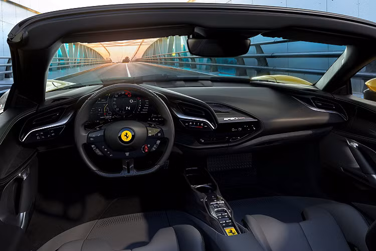 Ferrari SF90 Spider của Kevin Hart mới mua là phiên bản mui trần của mẫu xe Ferrari SF90 Stradale đã có ít nhất 3 chiếc được mang về nước, bao gồm luôn cả xe của doanh nhân Đức Huy. Ngoài ra, Cường "Đô-la" cũng đang chờ được nhận bàn giao xe Ferrari SF90 Stradale chính hãng.