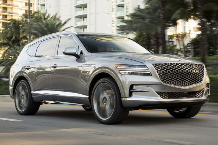 Giá xe Genesis GV80 2021 tại thị trường nước ngoài chỉ từ 48.900 USD (khoảng 1,141 tỷ đồng). Đây được xem là đối thủ cạnh tranh trực tiếp với hai "ông lớn" đến từ Đức là BMW X5 và AUDI Q7, tuy nhiên GV80 lại sở hữu mức giá rẻ hơn khá nhiều nhưng công nghệ thì vượt trội.