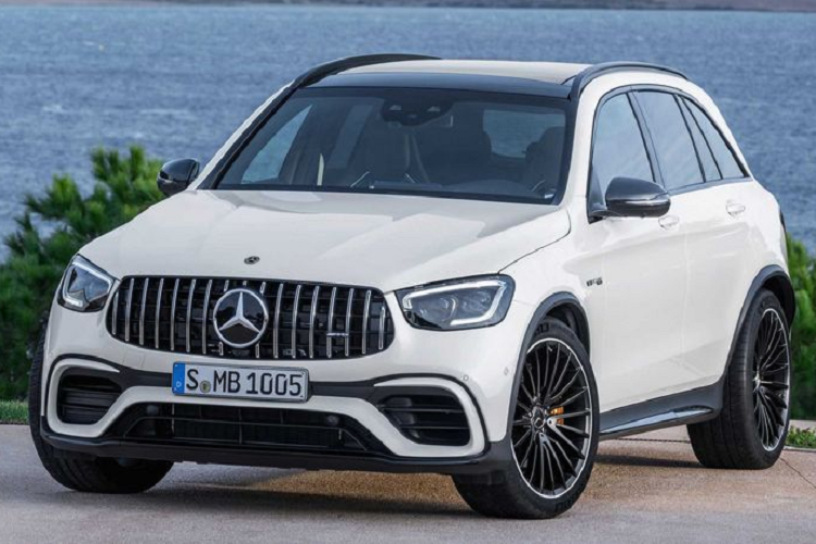 Tất nhiên AMG GLC 63 S mới cũng đạt tiêu chuẩn với hệ dẫn động 4 bánh toàn thời gian 4Matic, hộp số tự động 9 cấp tiên tiến có tính năng sang số nhanh và hệ thống treo khí nén AMG Ride Control Plus đi kèm bộ giảm chấn thích ứng.