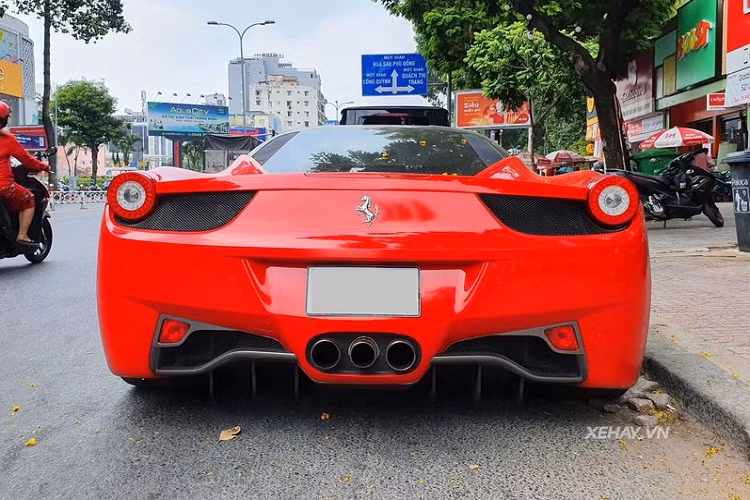 Với sứ mệnh kế thừa dòng xe F430 lừng lẫy và nguồn cảm hứng từ mẫu 308 GTB năm 1975, Ferrari 458 Italia đã nhanh chóng tạo được tiếng vang lớn và trở thành món "trang sức" không thể thiếu của các đại gia, nhà tài phiệt lớn trên toàn thế giới.