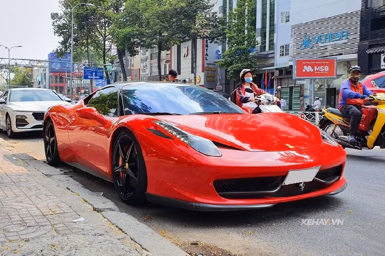 458 Italia được lấy cảm hứng thiết kế từ hai "anh lớn" Ferrari Enzo và Millechili concept. Mẫu xe này được thiết kế với tính khí động học tối đa như lưới tản nhiệt phía trước với khả năng giảm sức cản không khí, khe hút gió ở gần đèn trước, khe khuếch tán bên dưới cản sau có tác dụng giảm luồng gió phía đuôi xe, giúp xe tăng tốc nhanh hơn.