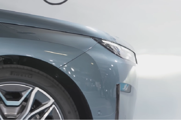 Dù vậy, người xem vẫn cần hiểu rõ đây chỉ là một clip mang tính quảng cáo về công nghệ do BMW chế tạo và nó vẫn chưa thể ứng dụng ngay ở thời điểm này.