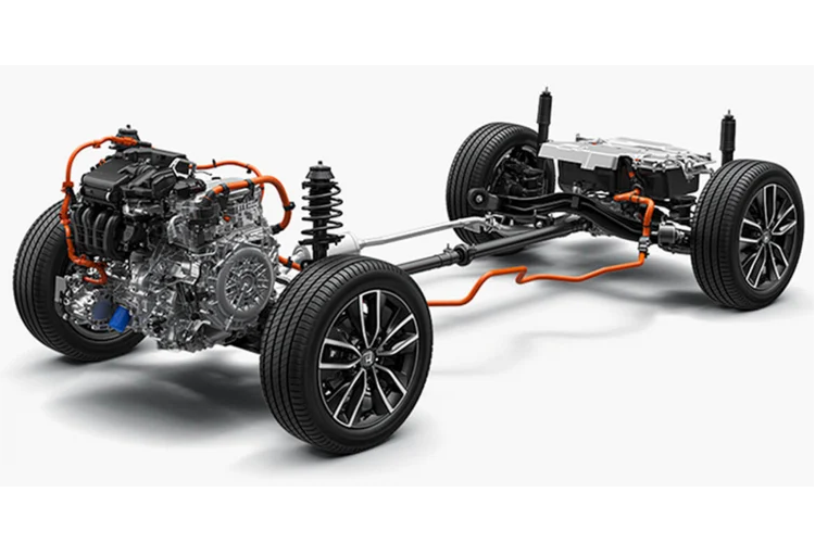Động cơ xăng Atkinson 4cyl thẳng hàng, mã LEB-MMD, dung tích 1.5L, hút khí tự nhiên cho công suất tối đa 98 mã lực tại 5.600 – 6.400 vòng/phút và mô-men xoắn cực đại 127 Nm tại 4.500 – 5.000 vòng/phút. Kết hợp với pin Lithium-ion E20 và 2 động cơ điện công suất cực đại 109 mã lực tại 3.500 – 3.000 vòng/phút, mô-men xoắn cực đại 253 Nm tại 0 - 3.000 vòng/phút kết hợp với hộp số tự động biến thiên vô cấp e-CVT.