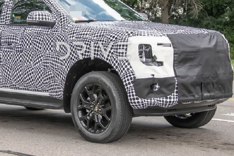 Hiện hãng xe Mỹ vẫn chưa công bố thông số cụ thể của động cơ V6 trên Ford Ranger 2022. Trong khi đó, trên Ford F-150, động cơ diesel có tên PowerStroke này tạo ra công suất tối đa 250 mã lực và mô-men xoắn cực đại 597 Nm. Động cơ sẽ đồng hành cùng hộp số tự động 10 cấp và hệ dẫn động 4 bánh. Sự kết hợp này sẽ giúp Ford Everest 2022 trở thành mẫu xe độc đáo nhất trong phân khúc.