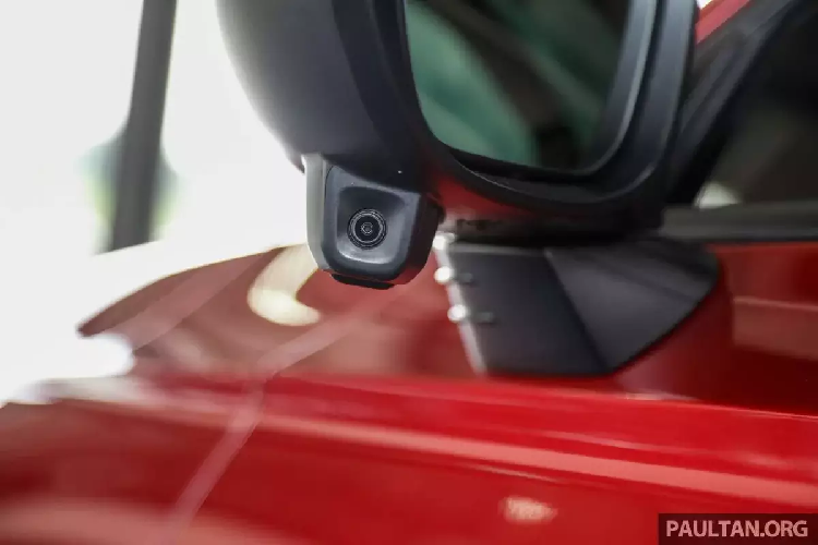 Ngoài ra, Honda Civic 2022 còn có thêm các trang bị an toàn như 6 túi khí, hệ thống kiểm soát ổn định thân xe, phanh đỗ điện tử, tính năng giữ phanh tự động,… 