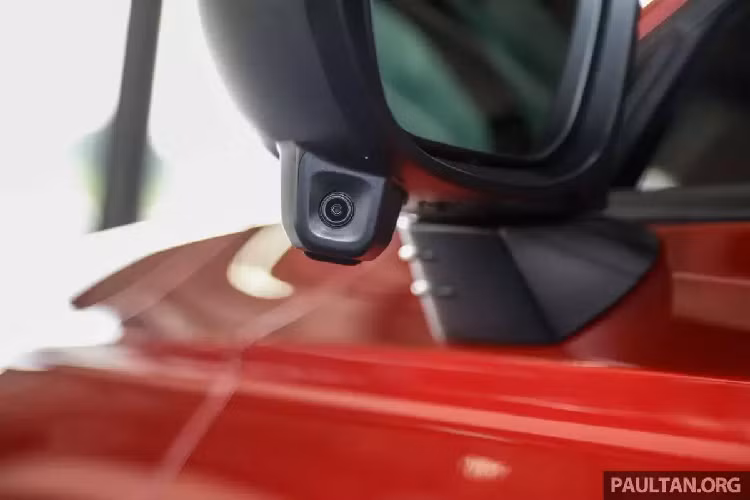 Ngoài ra, Honda Civic 2022 còn có thêm các trang bị an toàn như 6 túi khí, hệ thống kiểm soát ổn định thân xe, phanh đỗ điện tử, tính năng giữ phanh tự động,… 