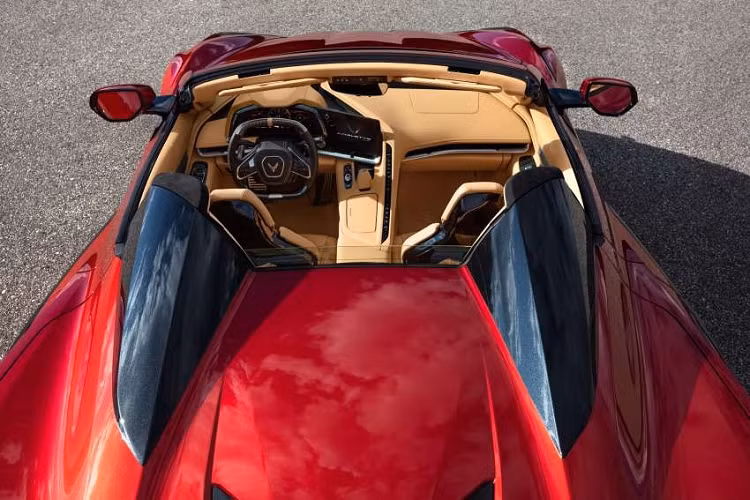 Bộ mâm của xe cũng được nâng cấp với mâm 20 inch phía trước và 21 inch phía sau, nhờ đó mà xe có thể sử dụng bộ phanh Brembo lớn hơn.