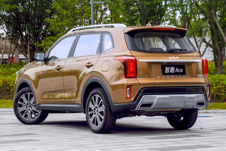 Mức giá xe KIA Sportage ACE 2022 tại Trung Quốc vẫn chưa được công bố. Trong phân khúc Crossover 5 chỗ đây sẽ cạnh tranh trực tiếp với Mazda CX-5, Honda CR-V, Hyundai Tucson và với thị trường ô tô nội địa Trung Quốc thì có Beijing X7, MG HS, Haval H6, Changan SC75…