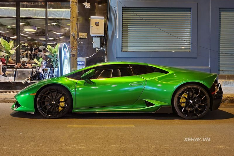 Được biết, vào năm 2016, giá xe Lamborghini Huracan chính hãng bán ra khoảng hơn 15 tỷ đồng.