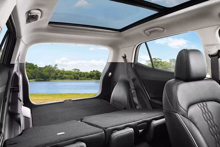 Hiện giá xe Hyundai Creta 2022 tại Indonesia vẫn chưa được tiết lộ. Dự kiến, xe sẽ bắt đầu được giao cho khách hàng Indonesia vào đầu năm sau. Ngoài Indonesia, Hyundai Creta 2022 sẽ được xuất khẩu sang một số quốc gia như Trung Quốc, Thái Lan và Brazil. 