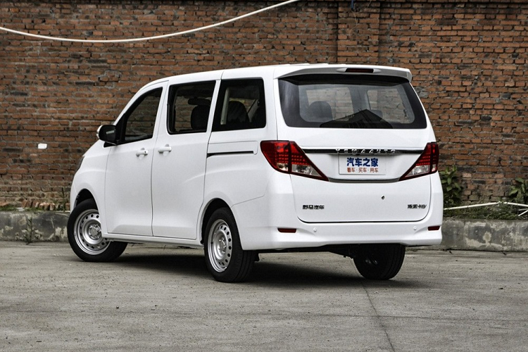 Giá xe Yema Spica EV 2022 khởi điểm chỉ từ 109.900 nhân dân tệ và kết thúc tại 129.900 nhân dân tệ (tương đương 392 – 463 triệu đồng). Đây là một số tiền vô cùng phải chăng đối với một chiếc MPV 7 chỗ chạy điện, phù hợp vai trò xe dịch vụ.