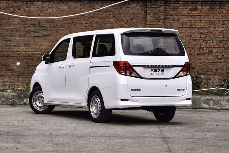 Giá xe Yema Spica EV 2022 khởi điểm chỉ từ 109.900 nhân dân tệ và kết thúc tại 129.900 nhân dân tệ (tương đương 392 – 463 triệu đồng). Đây là một số tiền vô cùng phải chăng đối với một chiếc MPV 7 chỗ chạy điện, phù hợp vai trò xe dịch vụ.