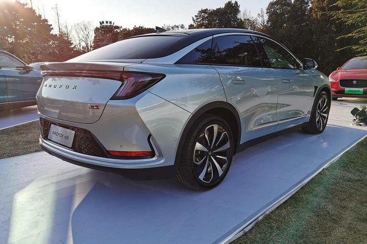 Dự kiến Arcfox Alpha S sẽ được bán ở thị trường xe Trung Quốc ngay trong quý này, song nhà sản xuất chưa công bố chi tiết giá bán.