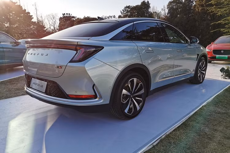 Dự kiến Arcfox Alpha S sẽ được bán ở thị trường xe Trung Quốc ngay trong quý này, song nhà sản xuất chưa công bố chi tiết giá bán.