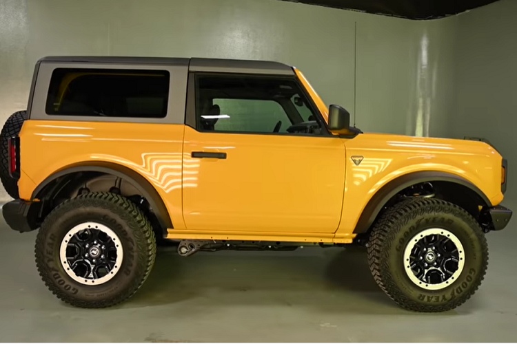 Trên phương diện thẩm mỹ, thiết kế mô-dun của Ford Bronco thế hệ mới chắc sẽ thu hút những người mua muốn được tự do điều chỉnh chiếc xe của họ, ví dụ dùng các tông màu khác nhau cho từng bộ phận, hoặc thay thế bằng một bộ phận hậu mãi bắt mắt hơn. Điểm tiện ích hơn cả là chủ xe có thể tự làm những điều đó ngay tại nhà của họ.