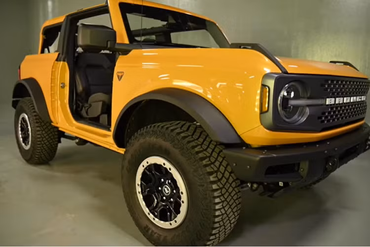 Nhiệm vụ khó khăn nhất là tháo tấm chắn bùn, đòi hỏi phải tháo bỏ nhiều bu lông, và trong trường hợp của phần phía sau, khách hàng còn cần ngắt kết nối một số yếu tố điện như mô-đun cho hệ thống giám sát điểm mù.