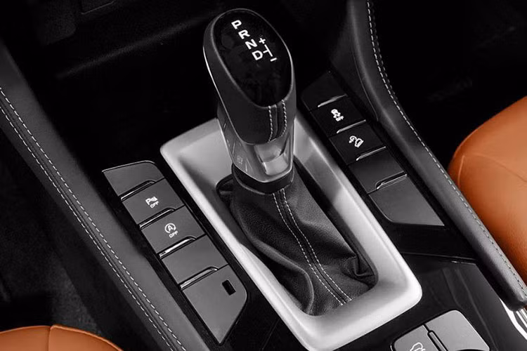 Hiện chưa rõ thời điểm Isuzu MU-X thế hệ mới được đưa về Việt Nam. Ở thế hệ mới, mẫu xe này đã thay đổi đáng kể, cả về thiết kế, kích thước lẫn trang bị. Cụ thể, Isuzu MU-X 2021 sở hữu chiều dài 4.850 mm, rộng 1.870 mm, cao 1.875 mm và chiều dài cơ sở 2.855 mm. So với thế hệ cũ, xe dài hơn 25 mm, rộng hơn 10 mm, cao hơn 35 mm và chiều dài cơ sở tăng 10 mm. 