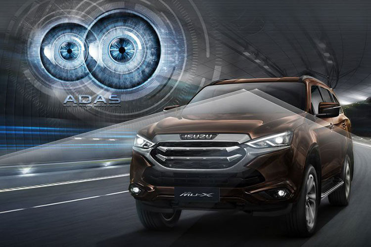 Ngoài ra, xe còn có cảnh báo va chạm phía trước, phanh khẩn cấp tự động, cảnh báo chệch làn đường, giới hạn tốc độ, đèn pha tự động, phanh tự động sau va chạm và hệ thống ngăn đạp nhầm chân ga. Tại thị trường Thái Lan, giá xe Isuzu MU-X 2021 với 6 phiên bản có mức bán ra dao động từ 1,109 - 1,579 triệu Baht (khoảng 824 triệu đến 1,17 tỷ đồng).