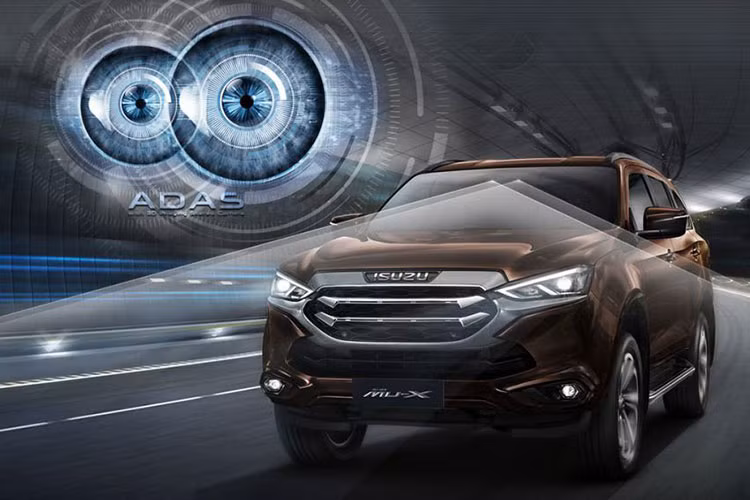 Ngoài ra, xe còn có cảnh báo va chạm phía trước, phanh khẩn cấp tự động, cảnh báo chệch làn đường, giới hạn tốc độ, đèn pha tự động, phanh tự động sau va chạm và hệ thống ngăn đạp nhầm chân ga. Tại thị trường Thái Lan, giá xe Isuzu MU-X 2021 với 6 phiên bản có mức bán ra dao động từ 1,109 - 1,579 triệu Baht (khoảng 824 triệu đến 1,17 tỷ đồng).