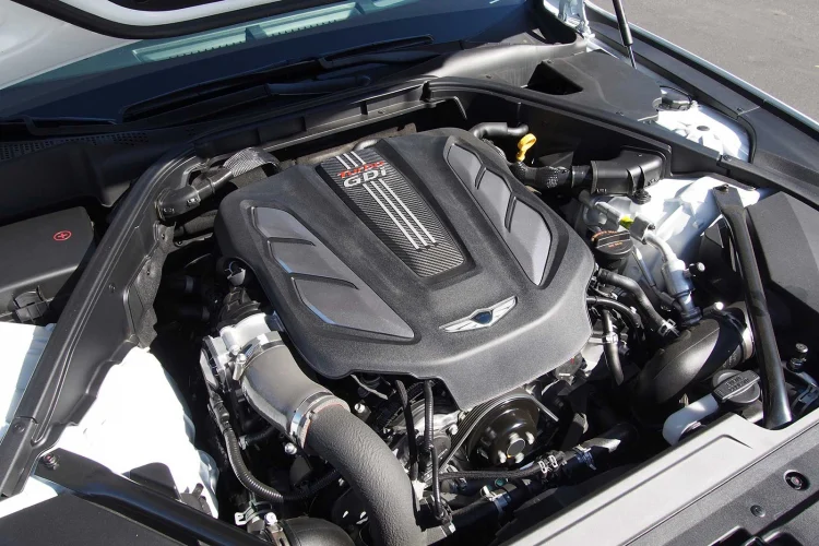 Được biết, chiếc xe này đã từng “qua tay” nhiều chủ và đã từng chào bán hồi đầu năm nay với mức giá 1,5 tỷ đồng. Hiện tại, xe đang được chào bán giá xe Genesis G80 Sport 2018 khoảng 1,35 tỷ đồng– ngang tầm giá “đập hộp” những chiếc sedan hạng D như Honda Accord hay hơn một chút so với Toyota Camry 2.5Q.