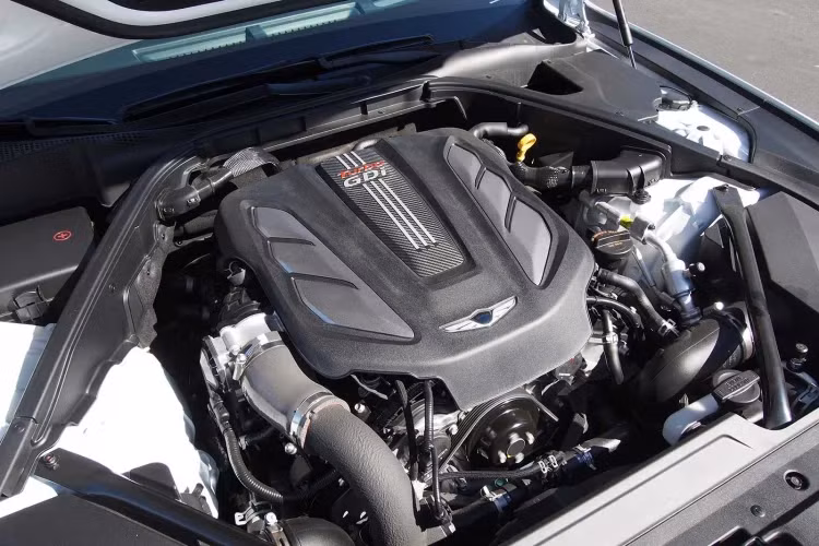 Được biết, chiếc xe này đã từng “qua tay” nhiều chủ và đã từng chào bán hồi đầu năm nay với mức giá 1,5 tỷ đồng. Hiện tại, xe đang được chào bán giá xe Genesis G80 Sport 2018 khoảng 1,35 tỷ đồng– ngang tầm giá “đập hộp” những chiếc sedan hạng D như Honda Accord hay hơn một chút so với Toyota Camry 2.5Q.