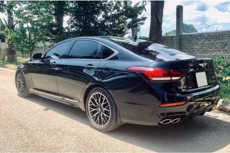 Nhờ đó, Genesis G80 Sport có thời gian tăng tốc từ 0 – 100km/h khoảng 5,6 giây, nó nhanh hơn cả Lexus GS 350 F Sport RWD 2017 (5,9 giây). Chính vì thế, Genesis G80 Sport 2018 trở thành mẫu xe lý tưởng dành cho khách hàng yêu thích cầm lái một chiếc sedan mạnh mẽ.