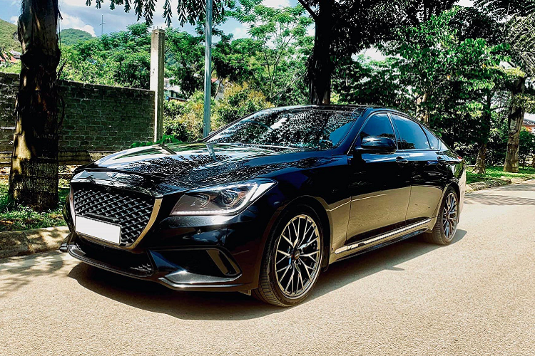 Khác với nhiều chiếc Genesis G80 trên thị trường, chiếc Genesis G80 bản Sport đời 2018 này là độc nhất tại Việt Nam ở thời điểm hiện tại. Theo tìm hiểu, chiếc Genesis G80 Sport đời 2018 này được đưa về Việt Nam theo diện phục vụ ngoại giao (Hàn Quốc), trước khi được thanh lý cho tư nhân sở hữu.