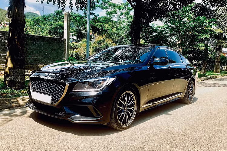 Khác với nhiều chiếc Genesis G80 trên thị trường, chiếc Genesis G80 bản Sport đời 2018 này là độc nhất tại Việt Nam ở thời điểm hiện tại. Theo tìm hiểu, chiếc Genesis G80 Sport đời 2018 này được đưa về Việt Nam theo diện phục vụ ngoại giao (Hàn Quốc), trước khi được thanh lý cho tư nhân sở hữu.