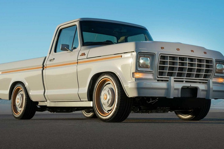 Thời đại xe chạy điện hoàn toàn đang mở ra vô số khả năng thú vị đối với các nhà sản xuất xe trên thế giới, đặc biệt là những ai mong muốn thực hiện điều gì đó thật khác lạ, thậm chí là cả một chiếc Ford F-100 Eluminator đời 1978 trong giai đoạn chuyển đổi này.