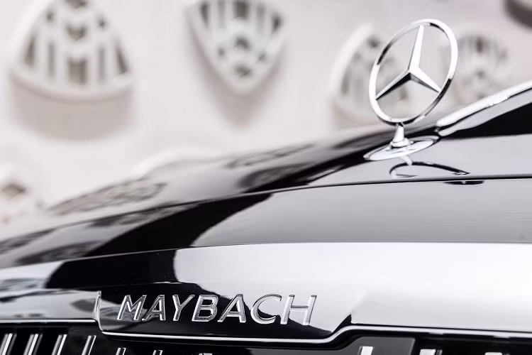 Mercedes-Maybach S-Class thế hệ mới cũng sắp có mặt tại Việt Nam. Phiên bản cao nhất là S 680 Maybach có giá dự kiến khoảng 17 tỷ đồng, đắt hơn 2 tỷ đồng so với phiên bản S 650 Maybach cao nhất ở thế hệ cũ.
