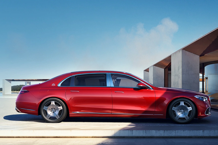 Mercedes-Maybach S-Class thế hệ mới được giới thiệu hồi tháng 11/2020. Về kích thước, S-Class Maybach 2021 có thông số dài x rộng x cao lần lượt là 5.468 x 1.920 x 1.508 (mm), trục cơ sở dài 3.395 mm.