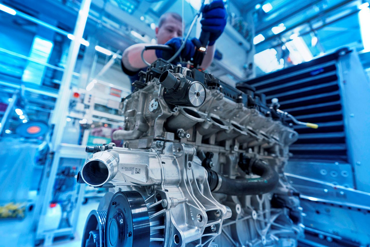 Tuy nhiên, mẫu xe SUV BMW X3 M đã phần nào đem lại cảm giác lái này với độ phản hồi tốt, cảm giác lái chân thật khi người cầm lái cài đặt chế độ Sport và Sport+.