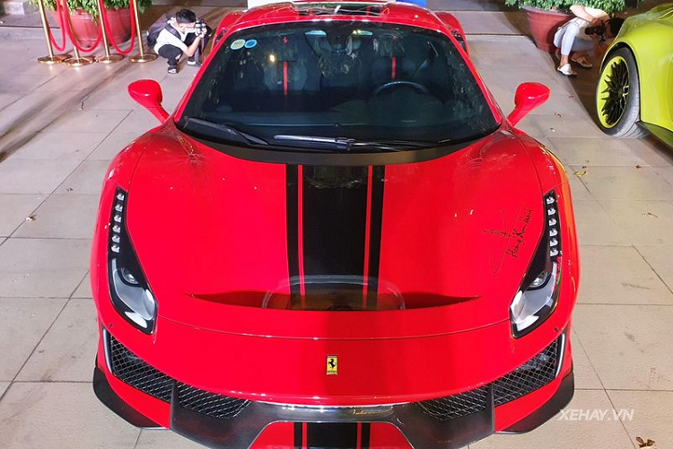 Phiên bản mui trần của Ferrari 488 Pista được trang bị động cơ tăng áp kép V8 3,9 lít, sản sinh công suất 710 mã lực tại 8.000 vòng/phút và 770Nm mô-men xoắn cực đại tại 3.000 vòng/phút, xe chỉ cần 2,85 giây để tăng tốc từ 0 - 100 km/h.