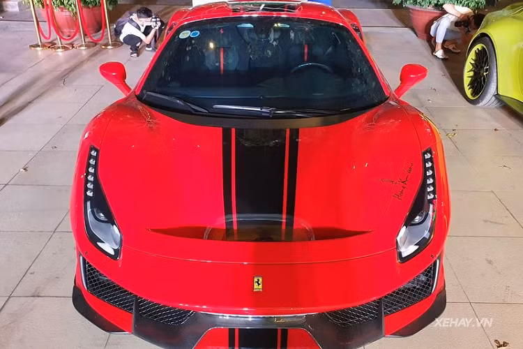Phiên bản mui trần của Ferrari 488 Pista được trang bị động cơ tăng áp kép V8 3,9 lít, sản sinh công suất 710 mã lực tại 8.000 vòng/phút và 770Nm mô-men xoắn cực đại tại 3.000 vòng/phút, xe chỉ cần 2,85 giây để tăng tốc từ 0 - 100 km/h.
