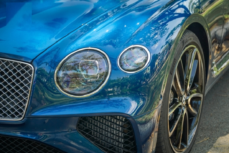 Cho đến thời điểm hiện tại, đây vẫn là chiếc Bentley Continential GT độc nhất tại Việt Nam. Xe được nhập khẩu chính hãng và được đưa về nước cuối năm 2018.