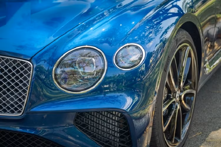 Cho đến thời điểm hiện tại, đây vẫn là chiếc Bentley Continential GT độc nhất tại Việt Nam. Xe được nhập khẩu chính hãng và được đưa về nước cuối năm 2018.