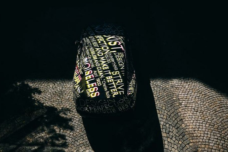 Tiếp nối ngay sau đó là mẫu 103EX, xuất hiện vào năm 2016 với sản lượng điện gần gấp đôi cùng thiết kế vô cùng độc đáo, ấn tượng. Tất cả những điều này đã báo hiệu ý định của Rolls-Royce trong việc tăng tốc phát triển xe điện và sắp thành hiện thực vào quý IV của năm 2023 với mẫu Spectre.