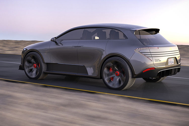 Humble One hoàn toàn mới nhắm mục tiêu khắc phục nỗi lo lắng về cự li di chuyển bằng cách sạc lại cụm pin thông qua việc sử dụng một nóc xe gắn pin năng lượng mặt trời công nghệ cao.