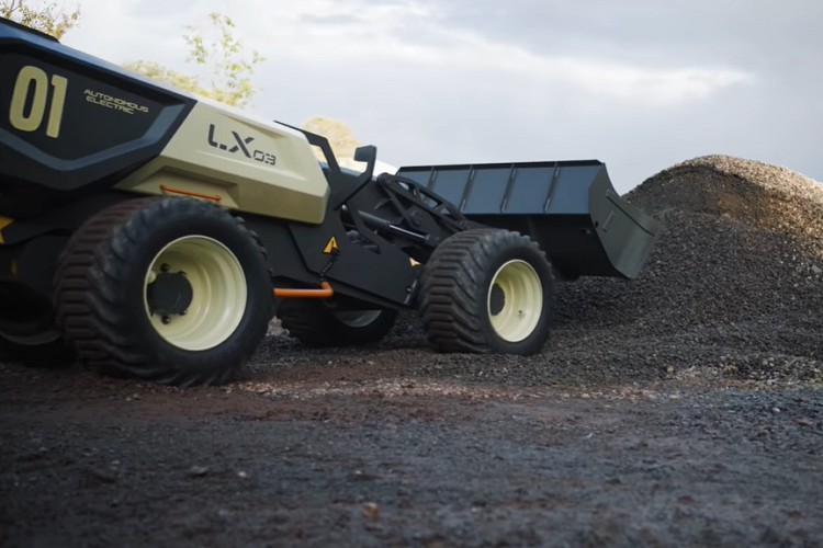 Tính đến nay, Volvo đã có một số phương tiện tự hành được sử dụng cho mục đích thương mại và trong cả lĩnh vực xây dựng. Cỗ máy xúc lật này là sản phẩm mới nhất gia nhập danh sách các sản phẩm concept tự hành và bán tự hành mà công ty hy vọng sẽ triển khai vào các công việc trong tương lai.