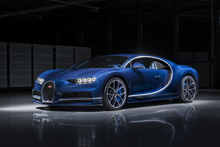 Vào tháng 3/2017, chiếc Bugatti Chiron thương mại đầu tiên đã được bàn giao cho khách hàng không lâu sau khi mẫu xe được trình làng tại triển lãm Geneva International Motor Show năm 2016. Vào tháng 5 năm 2018, chiếc Bugatti Chiron thứ 100 đã được bàn giao tới tay của một khách hàng đến từ thị trường Trung Đông.