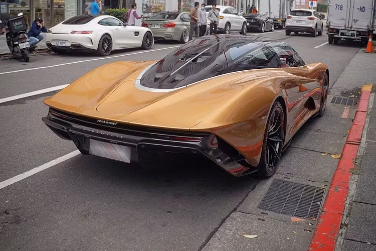 Mới đây nhất, một chiếc siêu xe triệu đô McLaren Speedtail đã có mặt tại Đài Loan và đây cũng được cho là chiếc xe McLaren Speedtail đầu tiên về đây. Giá xe McLaren Speedtail ở tại thị trường nước ngoài rơi vào tầm 56 tỷ đồng và sẽ có giá lăn bánh hơn 120 tỷ đồng ở Đài Loan.