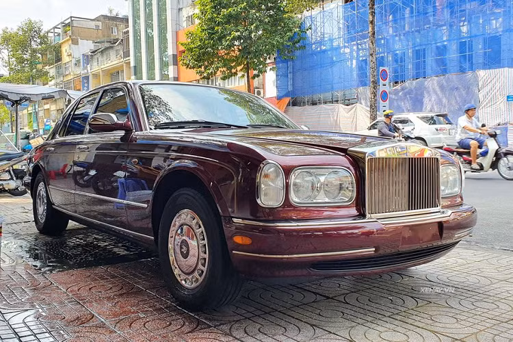 Nhìn chung, với giá trị ở thời điểm hiện tại đạt trên 7 tỷ đồng, Rolls-Royce Silver Seraph 1999 vẫn là một món đồ quý giá mà chỉ có các tay chơi xe thực thụ mới dám sở hữu. Bởi lẽ với số tiền đó, đại gia Việt hoàn toàn có thể chạm tới các mẫu xe sang hiện đại như Maybach S-Class hay BMW 7-Series phiên bản 740Li hoặc 750Li.