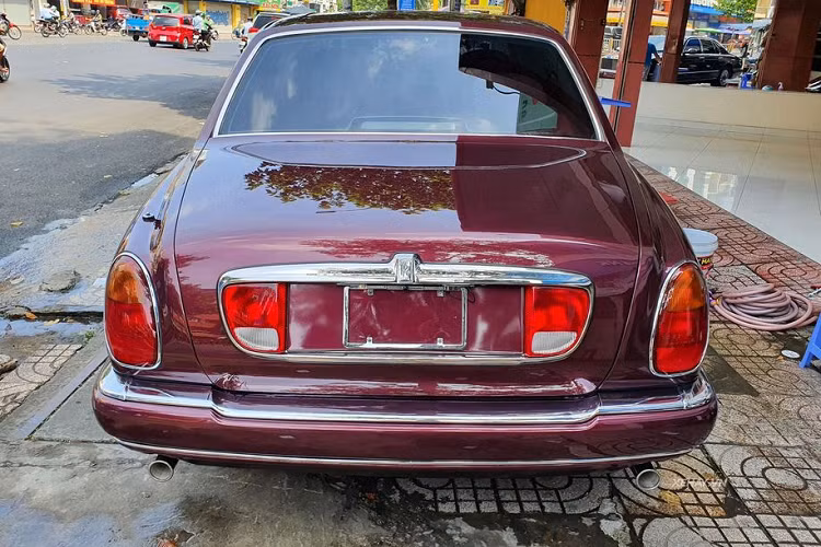 Điều này có thể nhận định được độ bền của các chi tiết trên xe cũng như phong cách sử dụng, bảo quản của chủ cũ khá tốt.