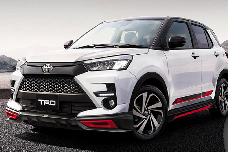 Tại thị trường Đông Nam Á, Toyota Raize cũng vừa cập bến Indonesia và thu về 1.269 đơn đặt hàng chỉ sau 1 tuần ra mắt. Xe được cập nhật cả phiên bản GR Sport mang phong cách thể thao, bên cạnh các phiên bản tiêu chuẩn khác. Rất có thể Toyota Việt Nam cũng sẽ làm điều tương tự với Raize, giống như cách mà hãng đã mang về nước Toyota Vios phiên bản GR-S cách đây chưa lâu.