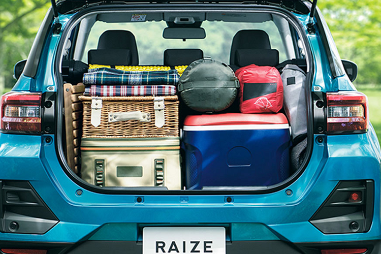 Lý do là bởi Toyota Raize được phát triển trên cơ sở nền tảng khung gầm DNGA-A của hãng con Daihatsu, chứ không phải nền tảng khung gầm TGNA mới của Toyota, vốn đã được hãng ứng dụng trên các mẫu xe mới nhất như: Corolla Cross, Camry và Land Cruise.