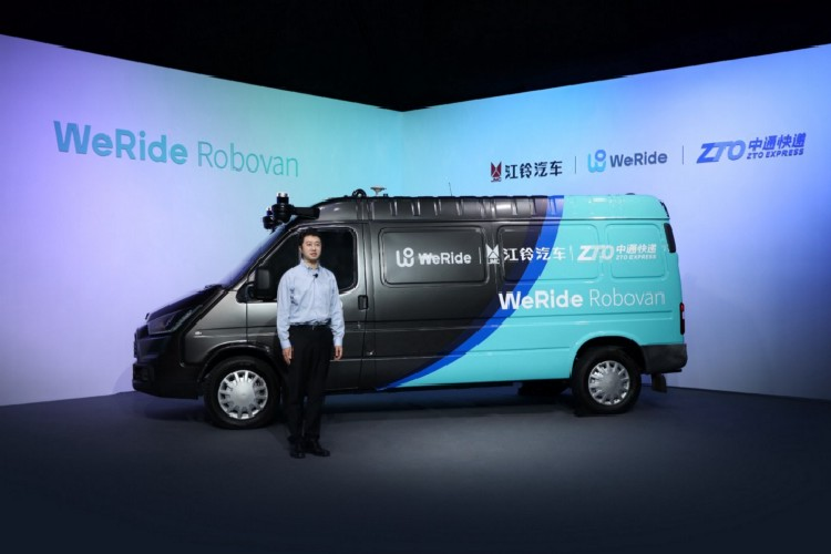 Kết quả là một chiếc xe tự hành Cấp độ 4 có thể chạy ngay cả qua các đường hầm dài hơn 1 km, trong điều kiện thời tiết đầy thách thức, chẳng hạn như mưa lớn. Chiếc xe van chở hàng tương lai này sẽ có thể cung cấp dịch vụ giao hàng cả ngày và đêm, bất kể thời tiết nắng mưa.